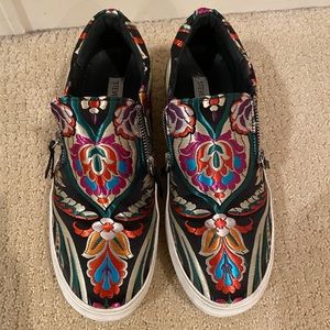 Steve Madden multicolor slip on sneaker